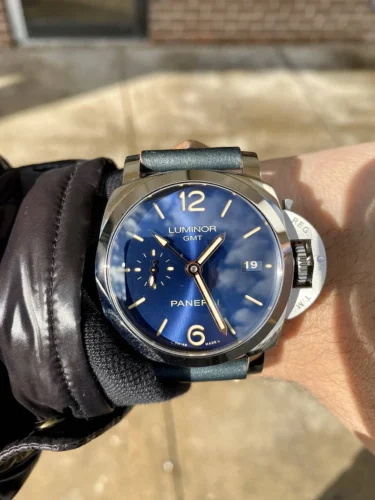 Replica Panerai Luminor 1950 3-Days GMT PAM 688 photo review