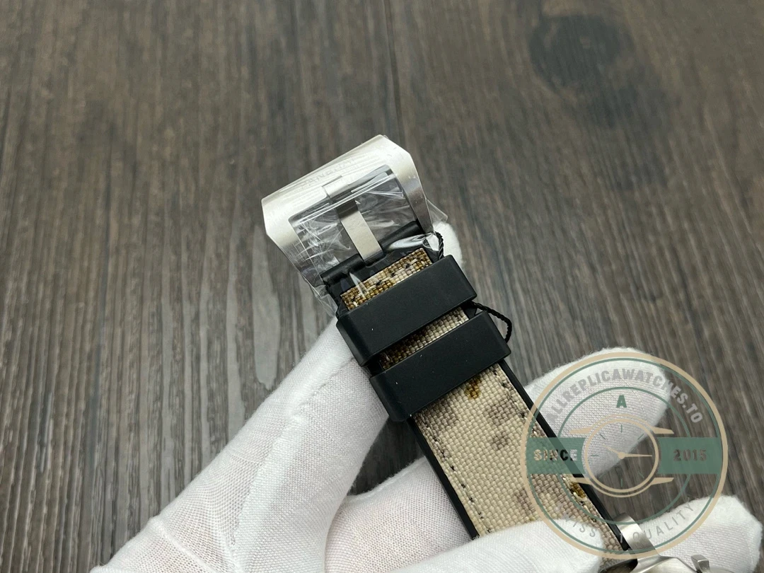 Panerai Submersible Navy Seals replica PAM01518 grey dial Carbotech case