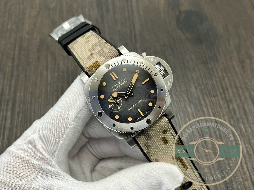 Panerai Submersible Navy Seals replica PAM01518 grey dial Carbotech case