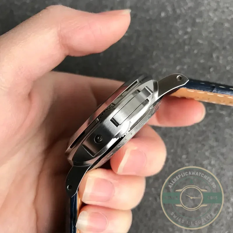 Panerai Replica Luminor replica PAM 1033 blue sandwich dial GMT display