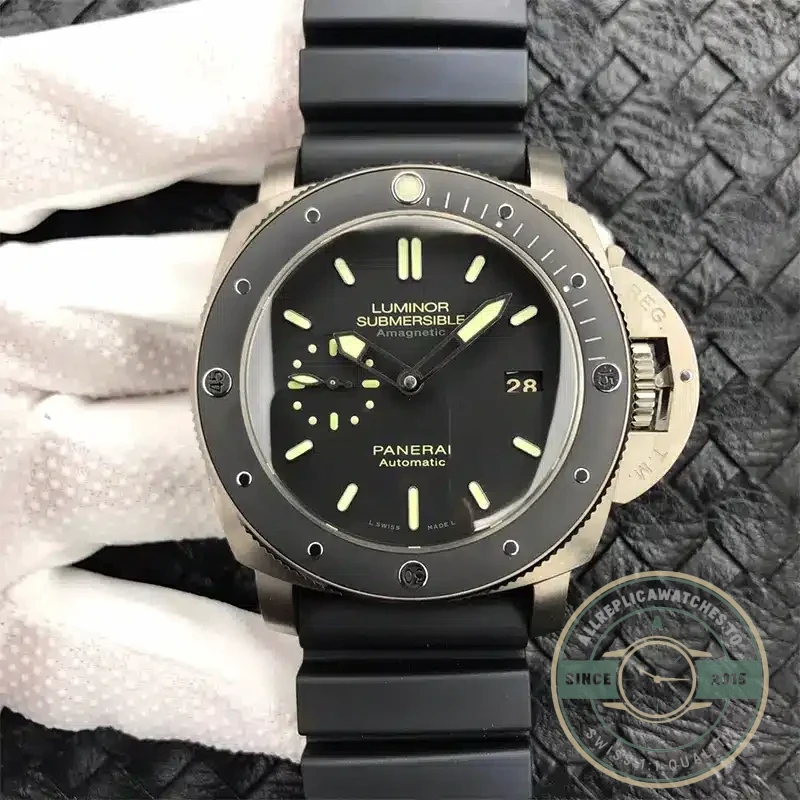 Panerai Luminor Submersible replica PAM389 black dial titanium case