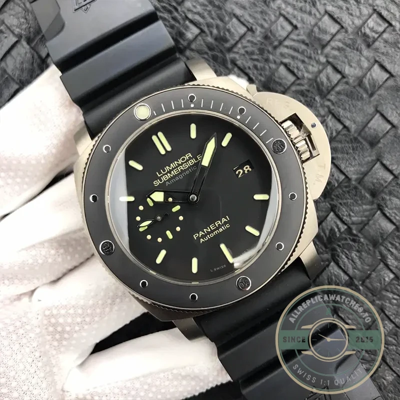 Panerai Luminor Submersible replica PAM389 black dial titanium case