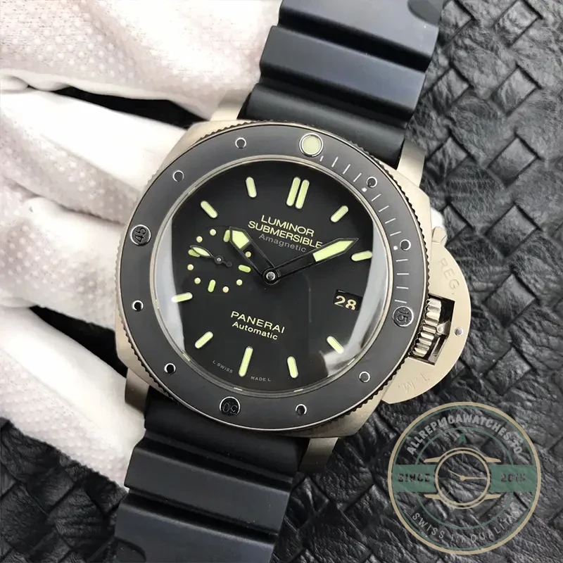 Panerai Luminor Submersible replica PAM389 black dial titanium case