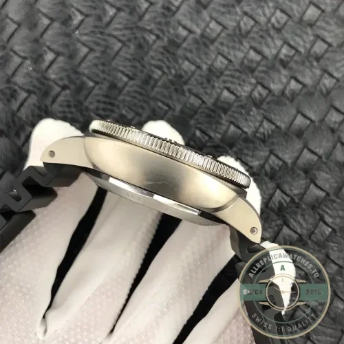 Panerai Luminor Submersible replica PAM389 black dial titanium case