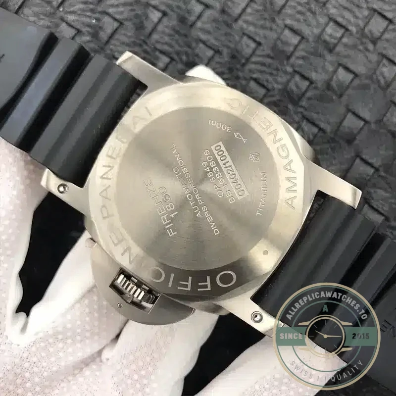 Panerai Luminor Submersible replica PAM389 black dial titanium case