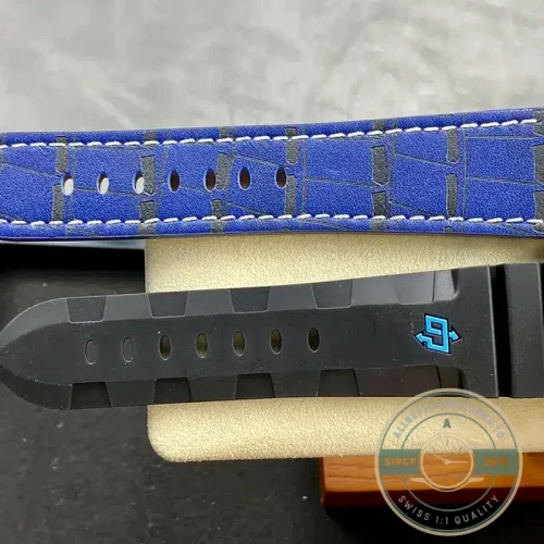 Panerai Submersible replica PAM616 black dial Carbotech case