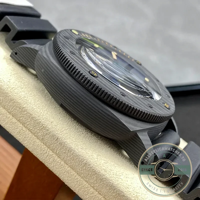 Panerai Submersible replica PAM616 black dial Carbotech case