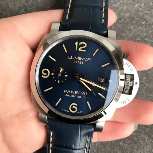 Blue dial held in the palm, date 3 and Luminor GMT print