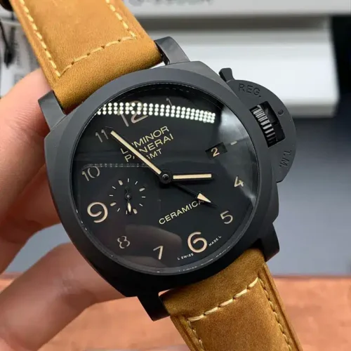 Close angled view of the GMT arrow hand and Ceramica dial print
