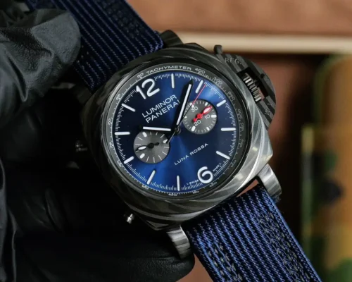 Tachymeter scale on the flange, seen at an angle in the glove