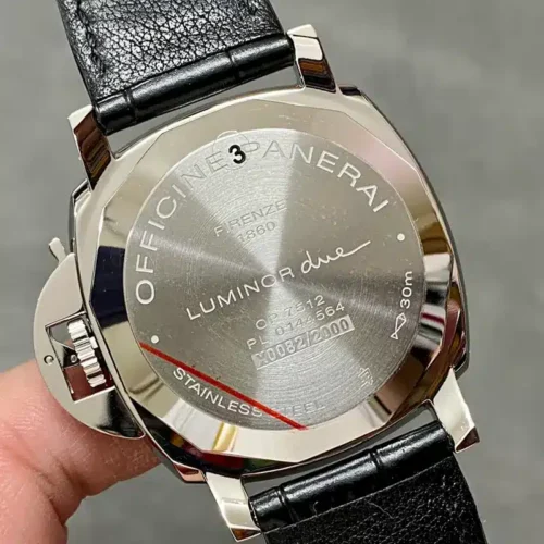 Closed caseback with Luminor Due script, Firenze 1860 and stainless steel engravings