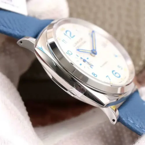 Left side of the 42 mm case, showing how thin the profile is