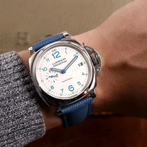 Luminor Due PAM906 on the wrist with a grey knit sleeve