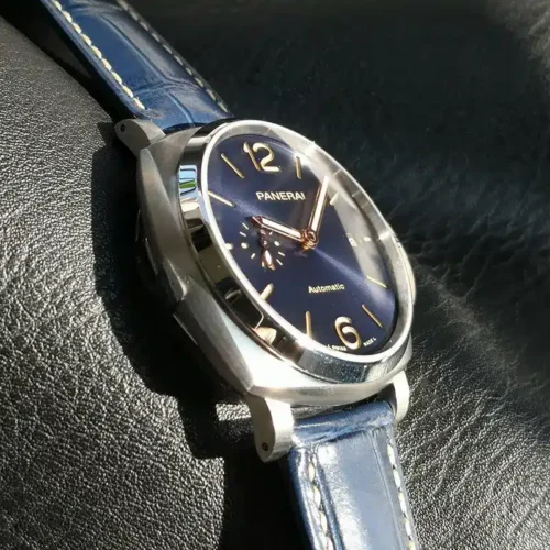 Mirror polished flank and lug, blue dial turned away from the lens
