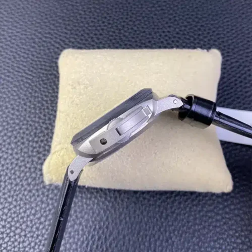 Edge view of the matte grey case with the locking lever closed