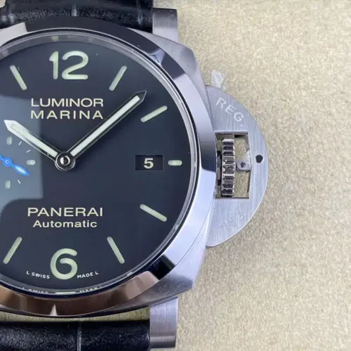 Close look at the Luminor Marina print, date 5 and lever guard