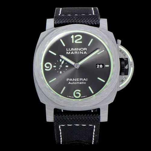 Whitish marbled case against a black backdrop, date 28 at three o'clock