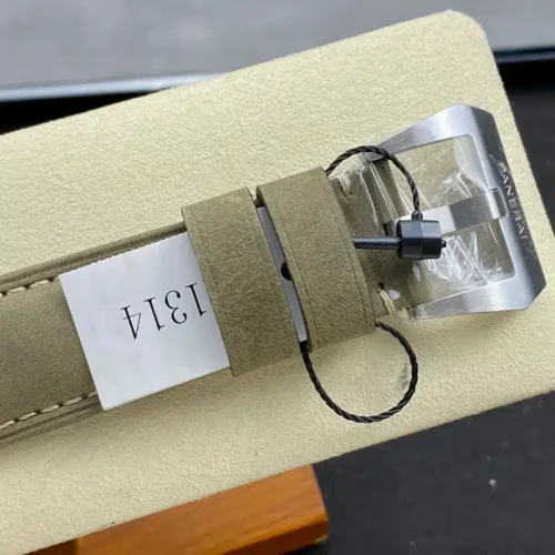 Brushed buckle in film, olive suede keepers and a tag marked 1314