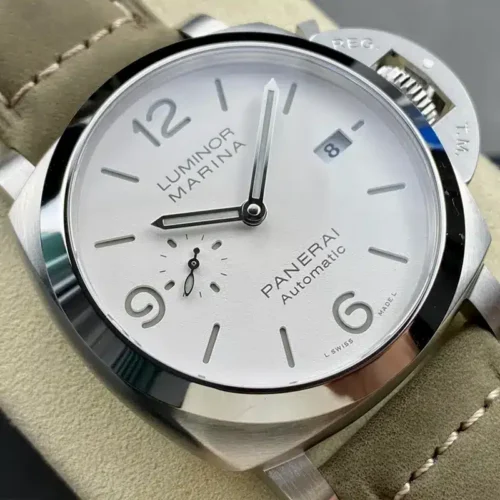 Tilted white dial, Luminor Marina and Automatic print beside small seconds