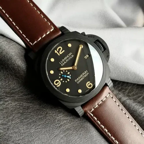 Dial at an angle on grey cloth, date 28 beside the guard