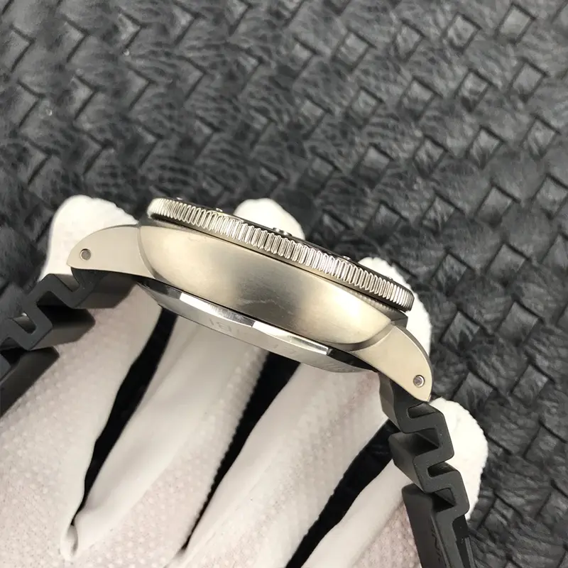 Left profile of the brushed grey case and the black rubber strap