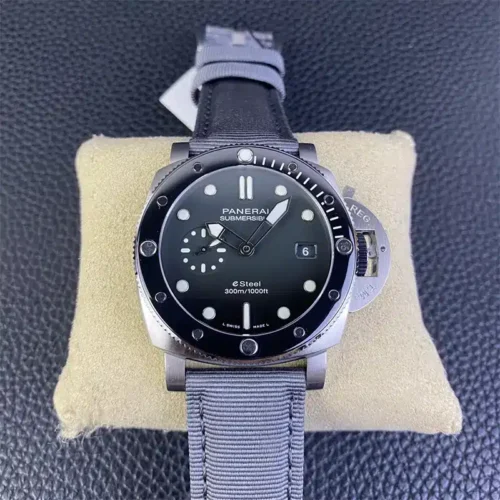 Black bezel dotted with lume, date 6, watch on a cream pillow