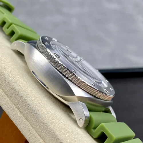 Left flank of the brushed case below the coin edge bezel