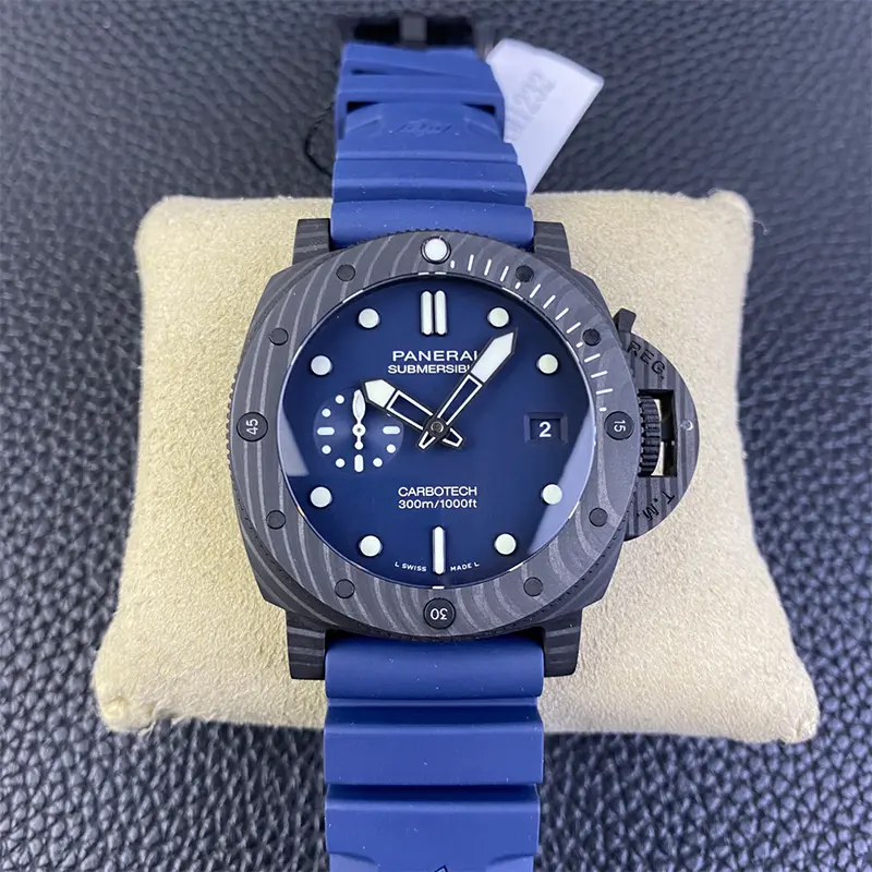 Blue rubber strap and grained black bezel, date 2 on the dial