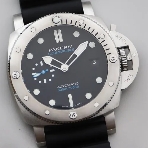 Submersible PAM1229 leaning left, blue small seconds hand below the Panerai print