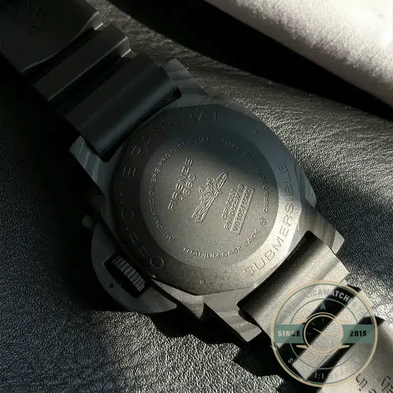 Panerai Submersible replica PAM00960 black Carbotech case and dial