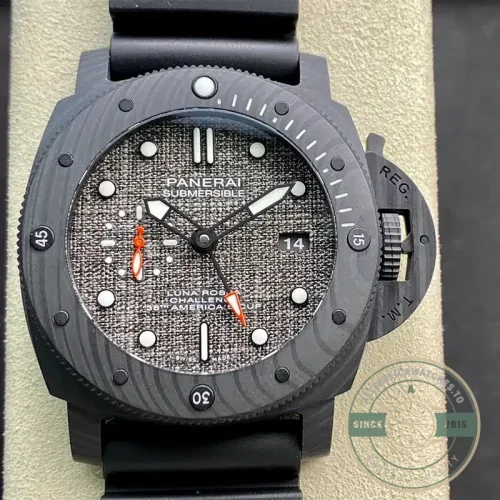 Panerai Submersible replica PAM01039 black sandwich dial Carbotech case