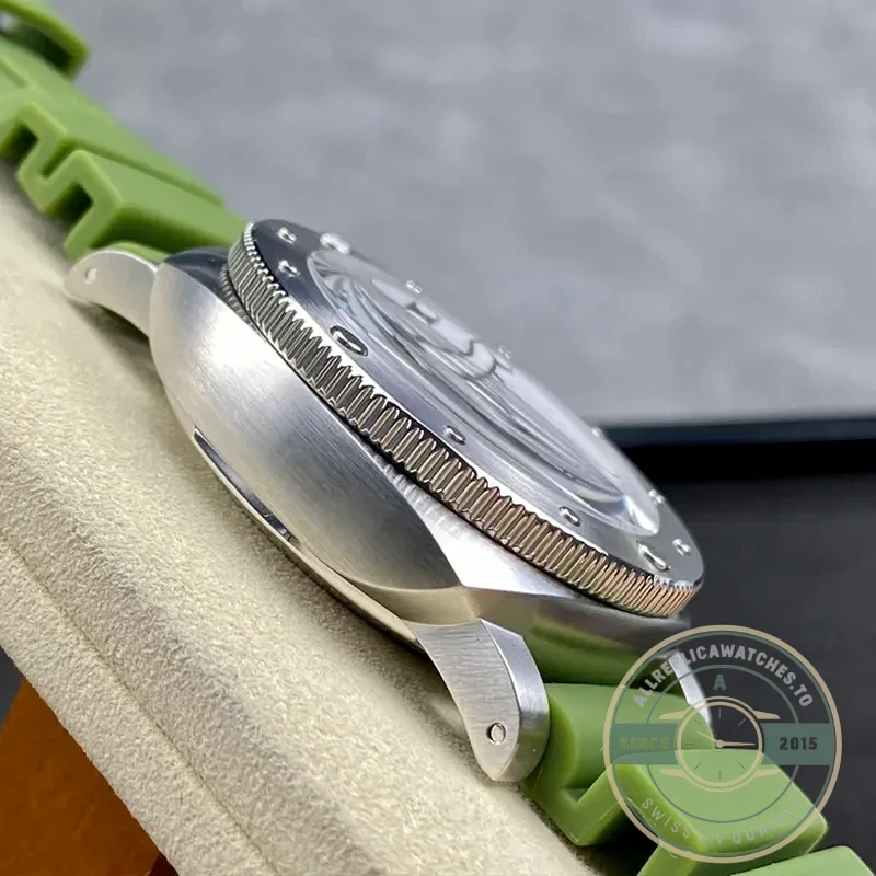 Panerai Submersible replica PAM 1226 white dial sandwich construction steel case