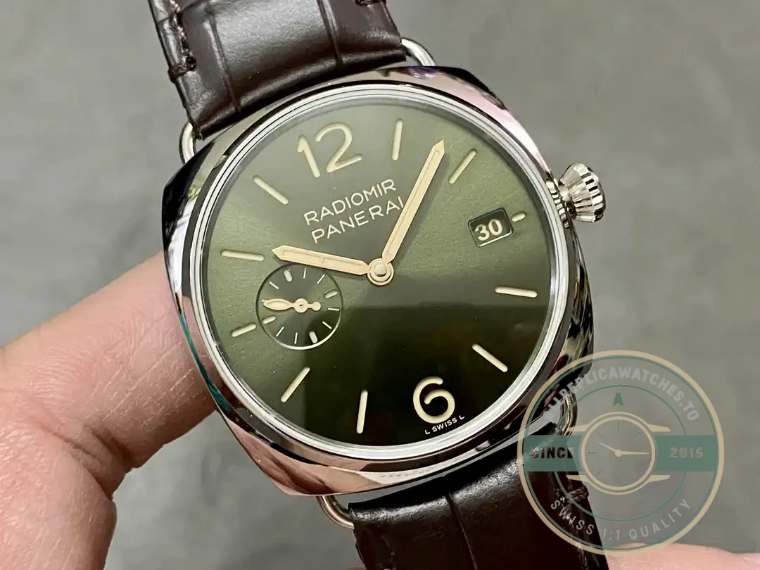 Panerai Radiomir replica PAM 1386 40mm steel case green sandwich dial