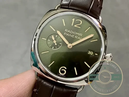 Panerai Radiomir replica PAM 1386 40mm steel case green sandwich dial