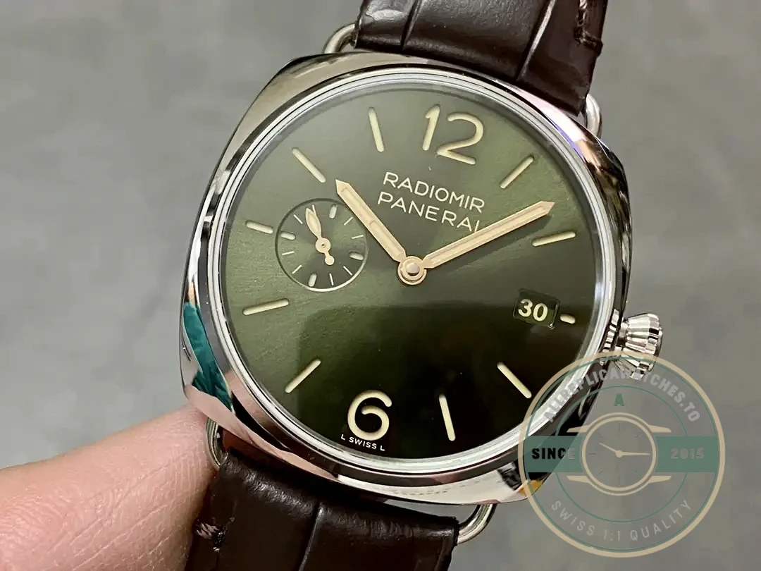 Panerai Radiomir replica PAM 1386 40mm steel case green sandwich dial