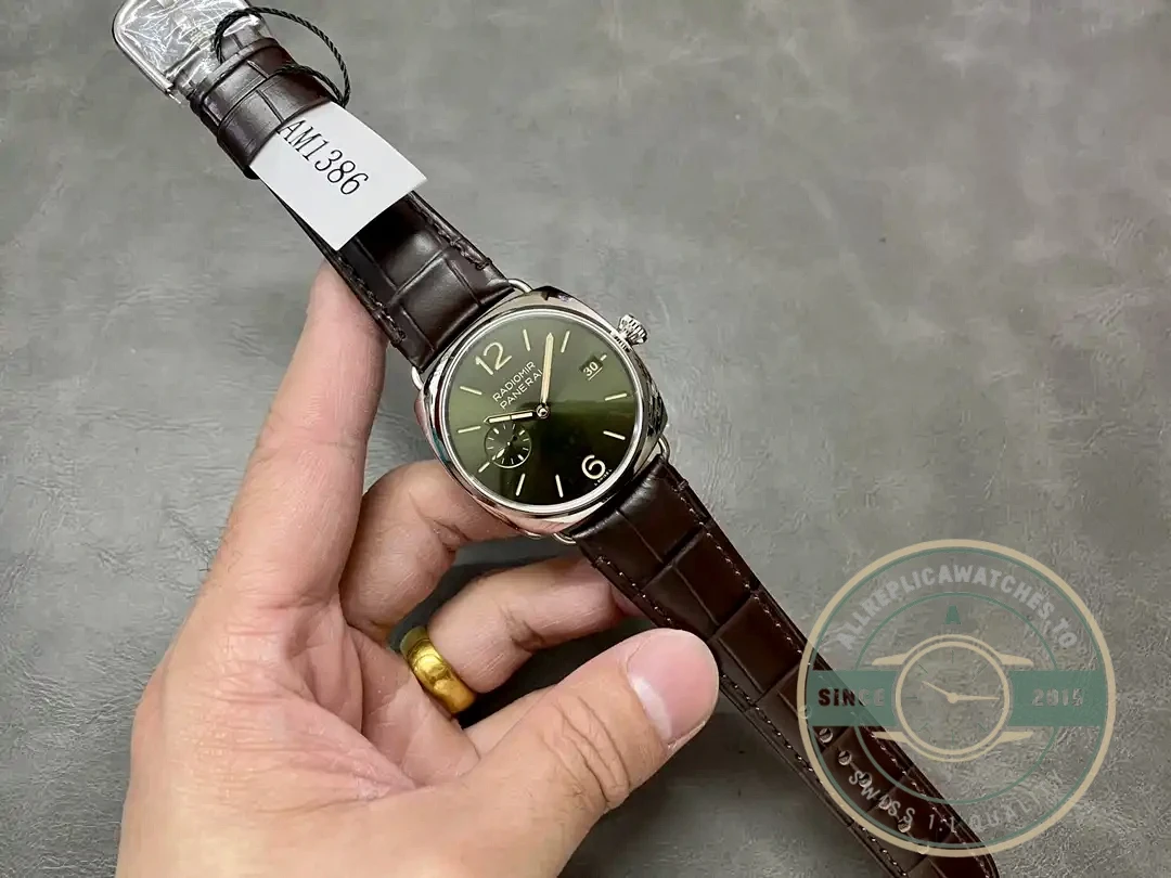 Panerai Radiomir replica PAM 1386 40mm steel case green sandwich dial