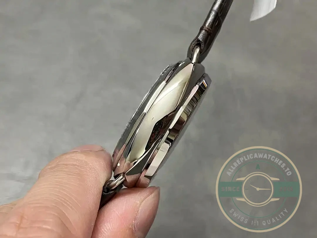 Panerai Radiomir replica PAM 1386 40mm steel case green sandwich dial