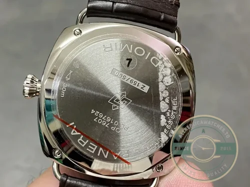 Panerai Radiomir replica PAM 1386 40mm steel case green sandwich dial