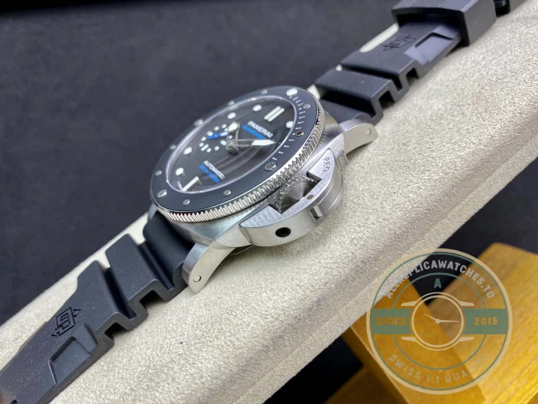 Panerai Submersible replica PAM02683 grey dial Carbotech case