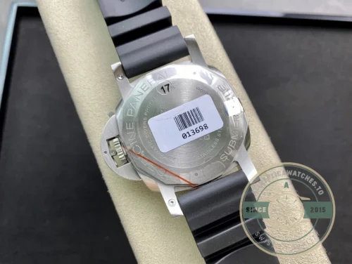 Panerai Submersible replica PAM02683 grey dial Carbotech case