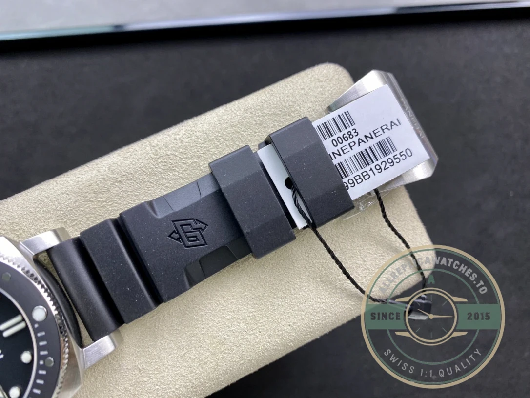 Panerai Submersible replica PAM02683 grey dial Carbotech case