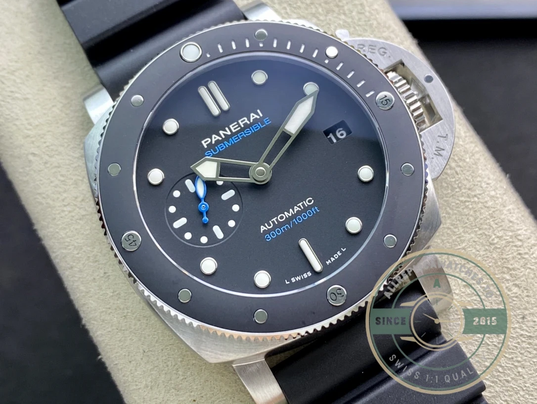 Panerai Submersible replica PAM02683 grey dial Carbotech case