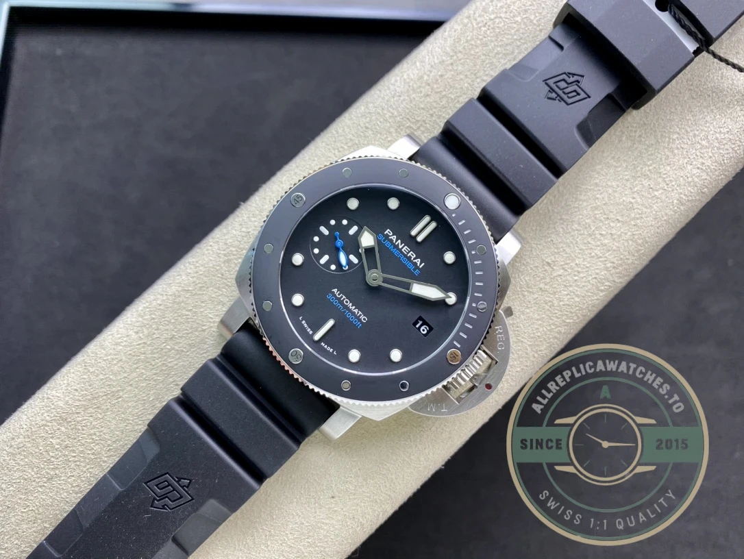 Panerai Submersible replica PAM02683 grey dial Carbotech case