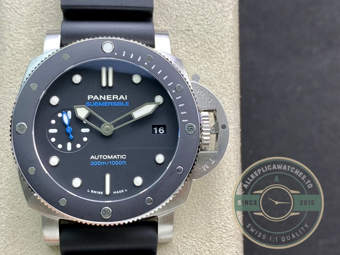Panerai Submersible replica PAM02683 grey dial Carbotech case