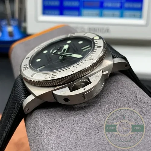 Panerai Submersible replica PAM984 black dial titanium case